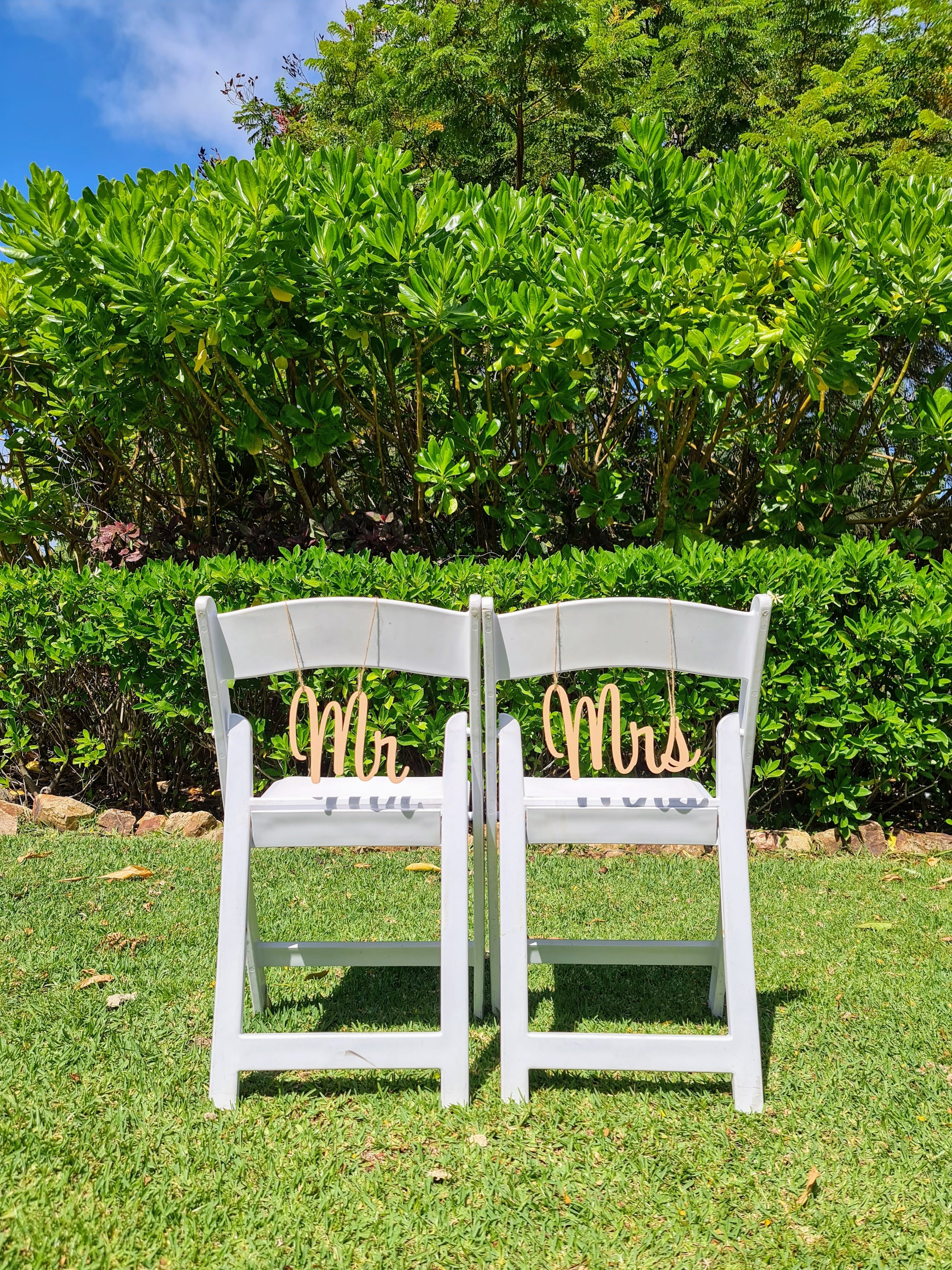 Wooden 'Mr & Mrs'