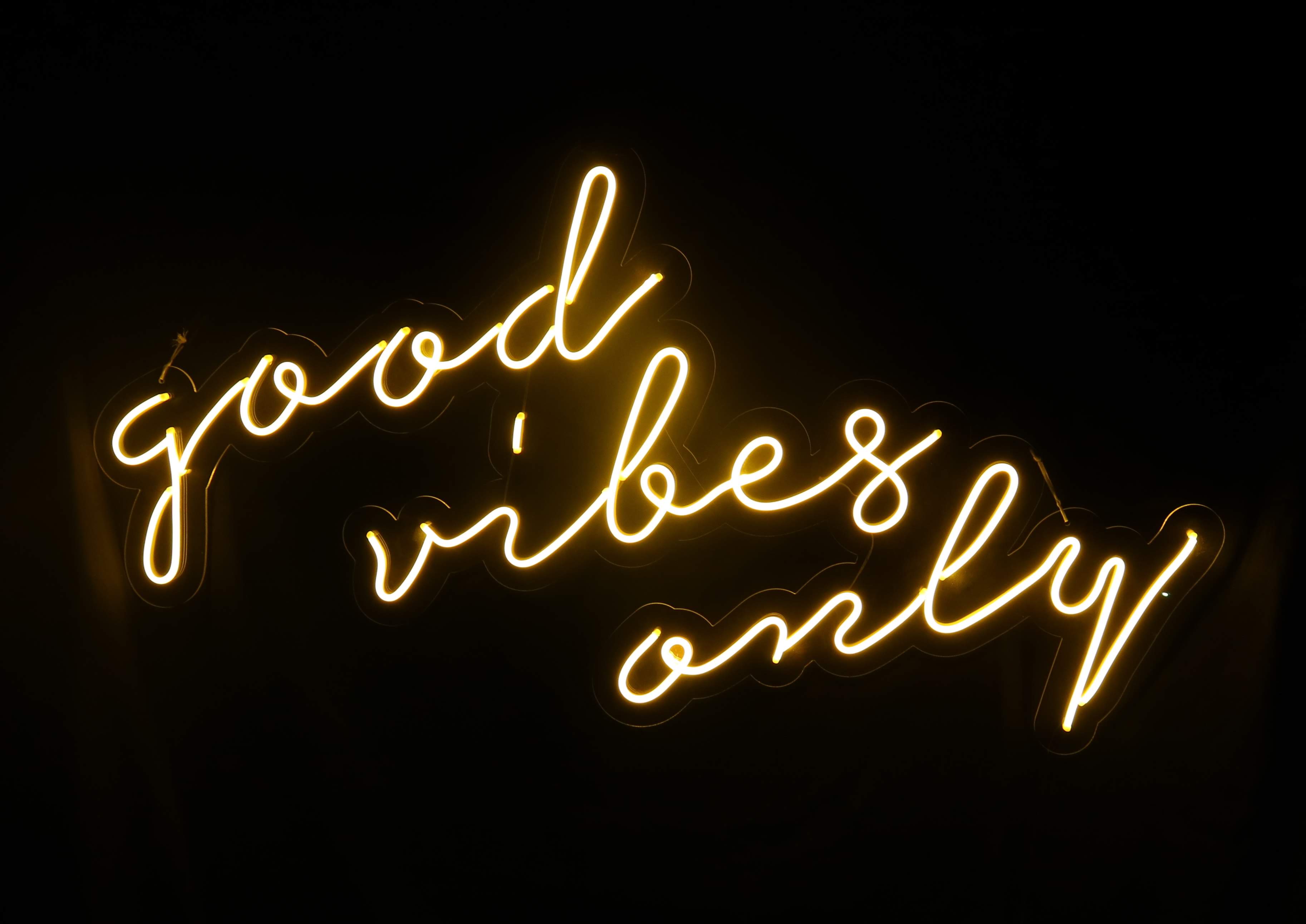 Neon 'Good Vibes Only'
